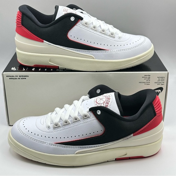 Women’s Jordan 2 Retro Low Chicago Twist Red/ Black Satin FD4849-106 New - Picture 1 of 12